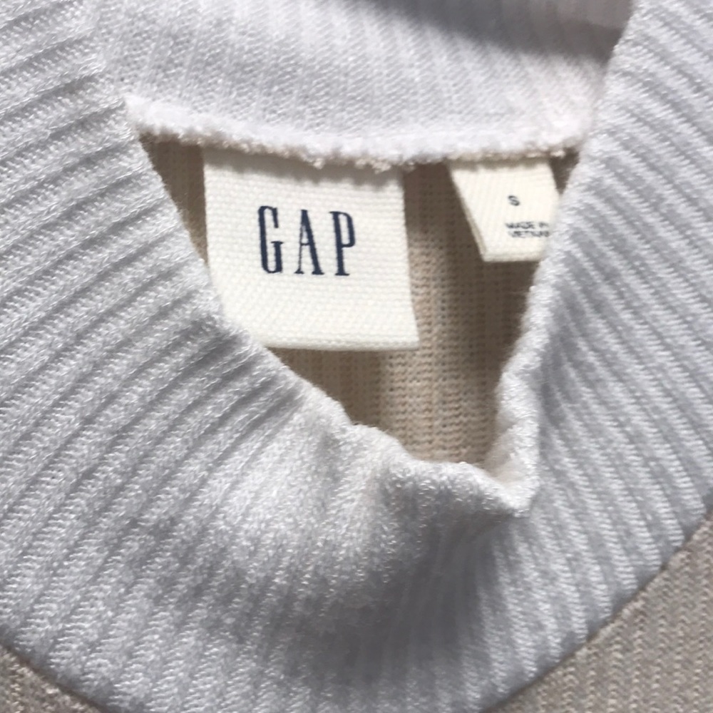 Gap Small Ribbed Tank - Picture 2 of 3